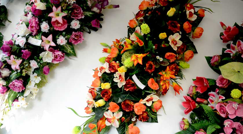 Large choix de fleurs artificiels dans notre magasin funéraire